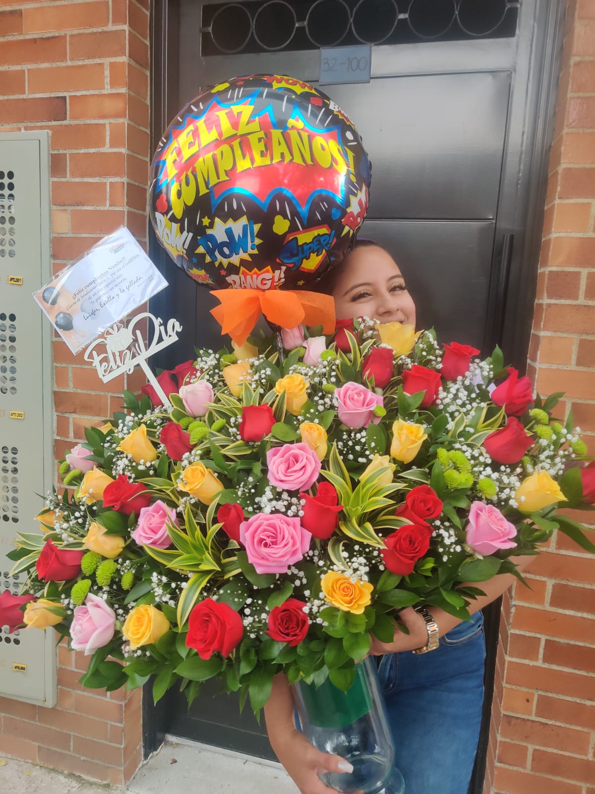 Flores Floristería Itagui Desde la distancia te deseo el mejor de los dias, porque sin importar lo lejos que estemos, los sentimientos de amor y cariño, nos acompañan por todas partes. Feliz dia.Flores Floristería Itagui